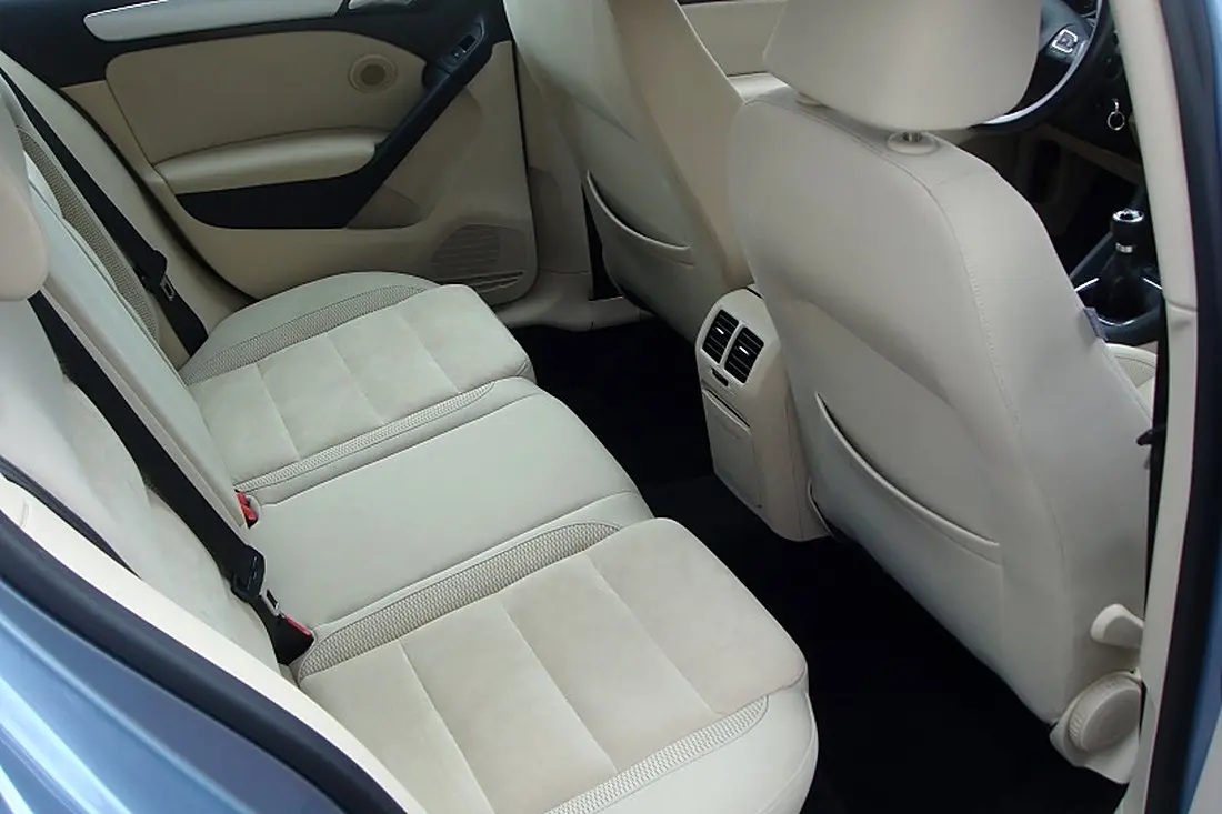 Sièges tissu clair d'une Volkswagen Golf VI